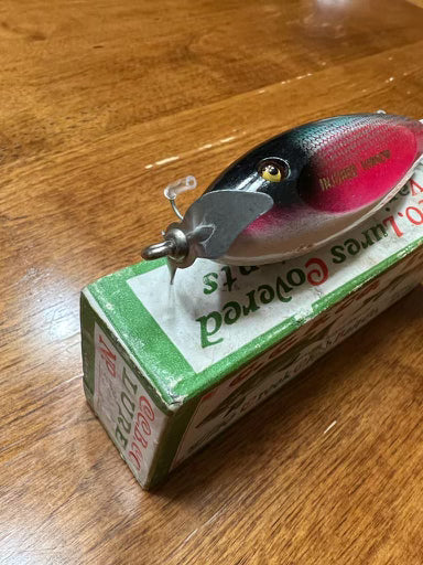 Creek Chub Injured Minnow #1505 Red Side Scale Finish w/ Matching Box – SJT  Fishing